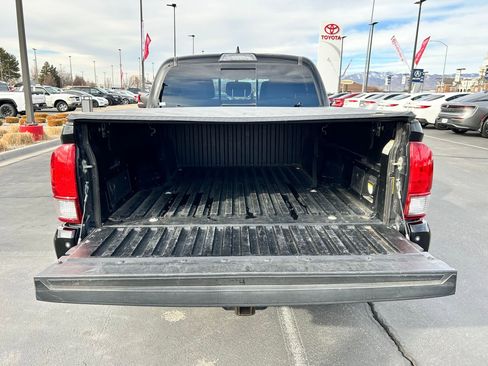 Used 2017 Toyota Tacoma TRD Off-Road w/ Premium & Technology Package image 24