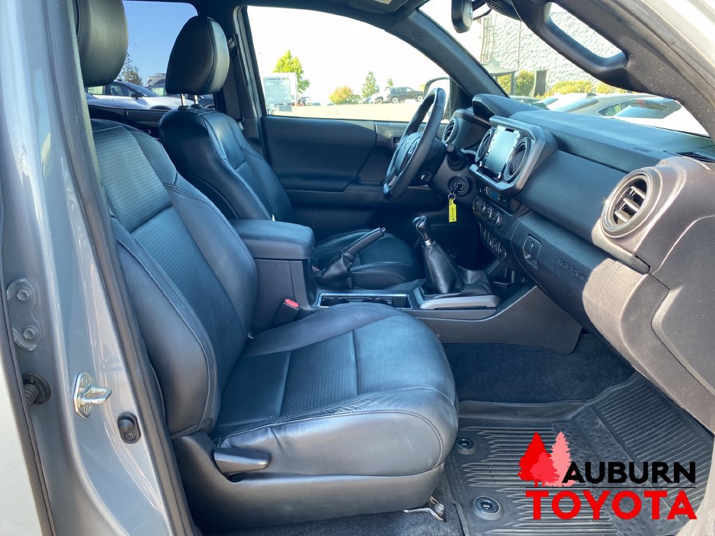 Used 2020 Toyota Tacoma TRD Sport w/ TRD Premium Sport Package AWD/4WD image 21