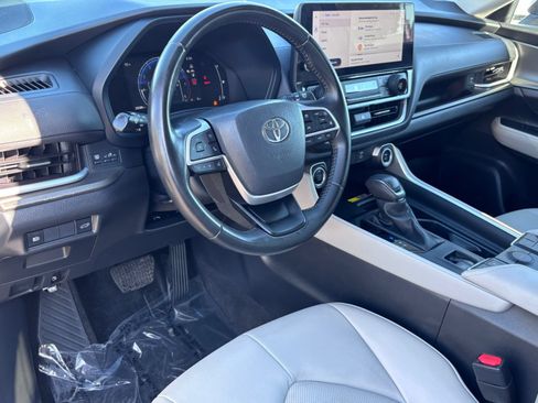 Used 2024 Toyota Grand Highlander FWD image 17