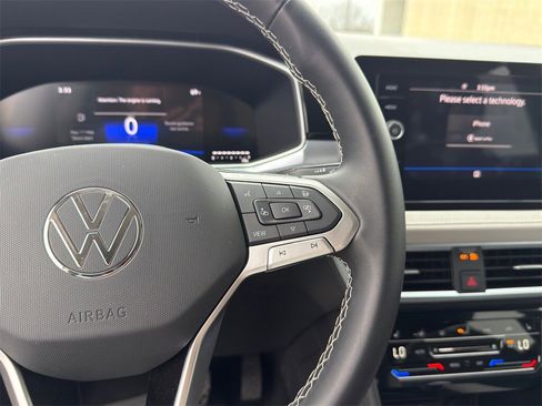 New 2025 Volkswagen Taos SE image 13