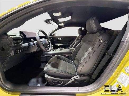 Used 2025 Ford Mustang Coupe RWD image 28