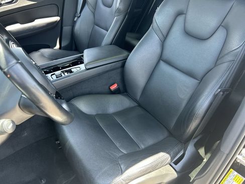 Used 2020 Volvo XC60 T5 Momentum w/ Protection Package Premier FWD image 20