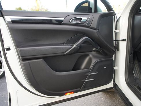 Used 2014 Porsche Cayenne S image 34