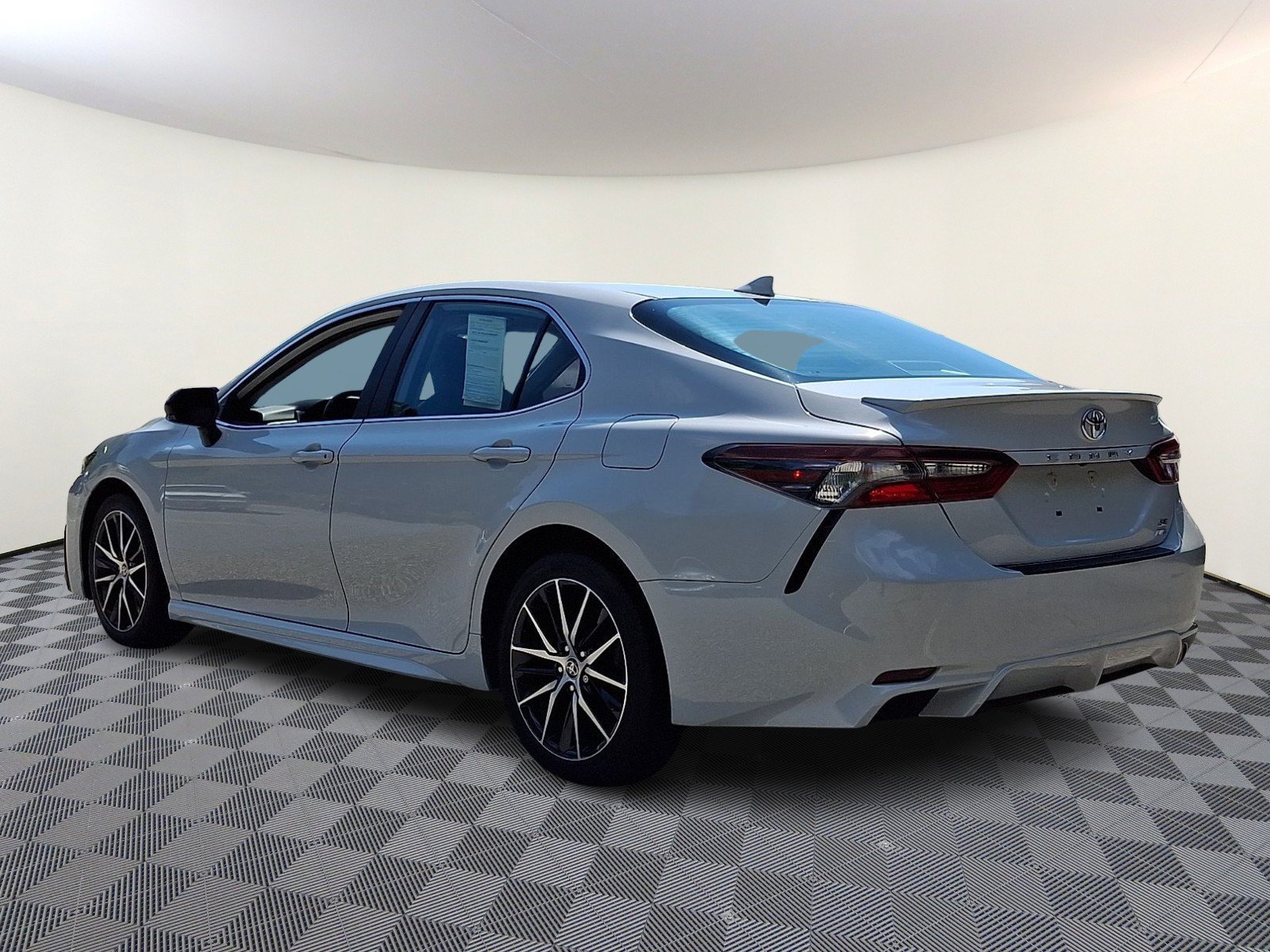 Used 2022 Toyota Camry SE AWD/4WD image 4