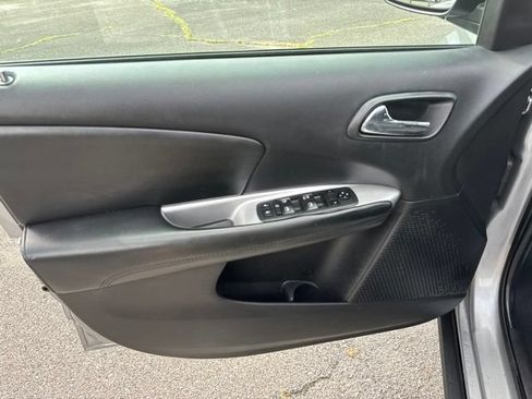 Used 2018 Dodge Journey SE w/ Popular Equipment Group FWD image 15