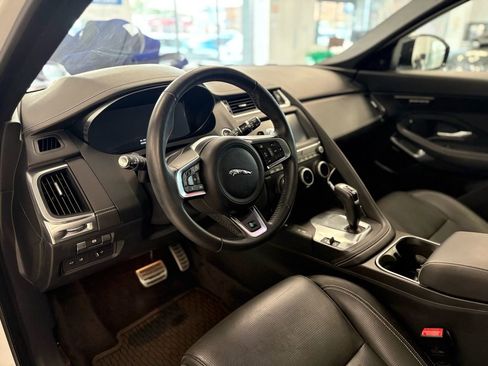 Used 2020 Jaguar E-PACE R-Dynamic HSE image 17