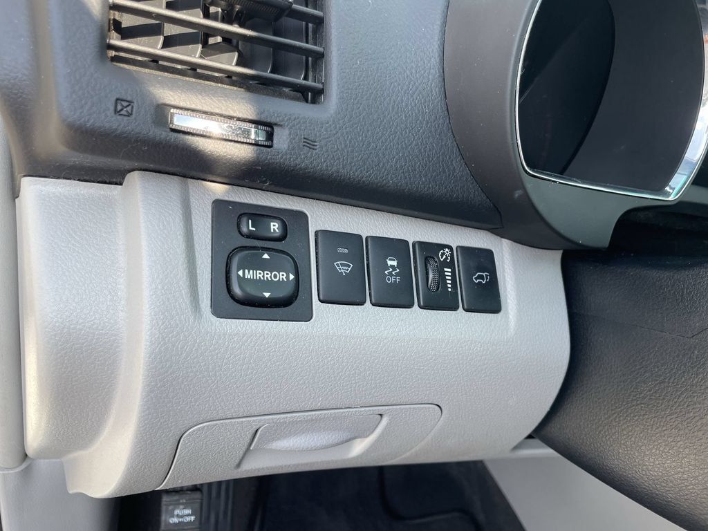 Used 2011 Toyota Highlander Limited w/ Tow Pkg FWD image 18