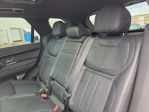Used 2024 Land Rover Range Rover Sport SE image 10