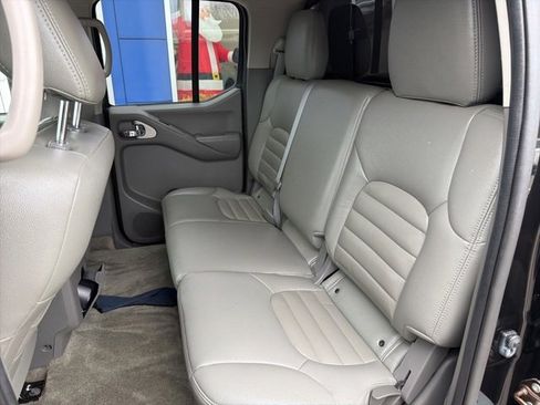 Used 2016 Nissan Frontier SV image 31