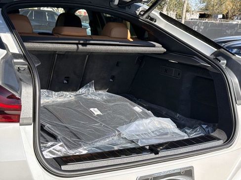 New 2026 BMW X6 xDrive40i w/ Climate Comfort Package image 11