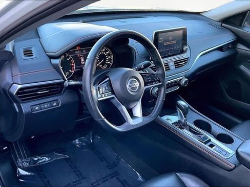 Used 2021 Nissan Altima 2.5 SR w/ SR Premium Package image 12