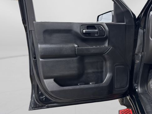 Used 2020 Chevrolet Silverado 1500 Custom w/ Custom Value Package image 15