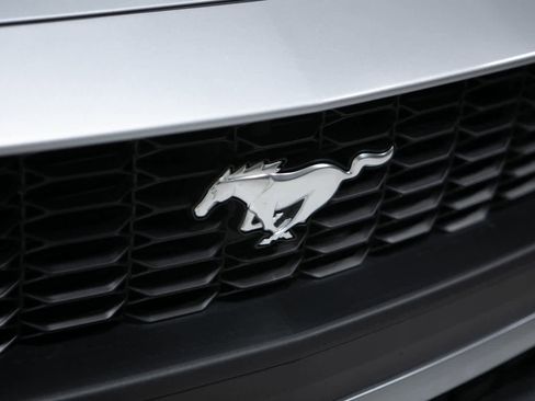 Used 2024 Ford Mustang Convertible image 27