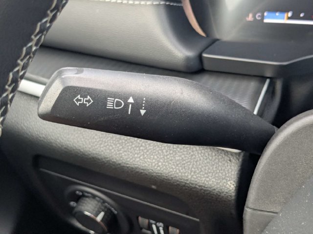 Used 2025 Jeep Grand Cherokee Altitude AWD/4WD image 28