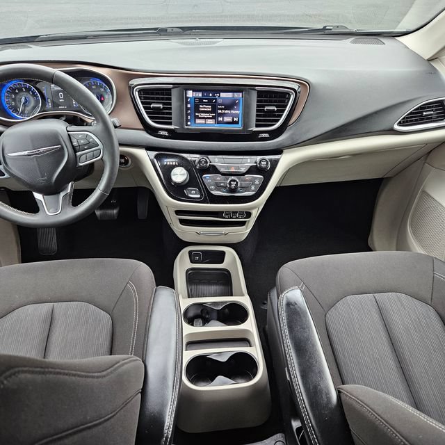 Used 2022 Chrysler Voyager LX FWD image 23