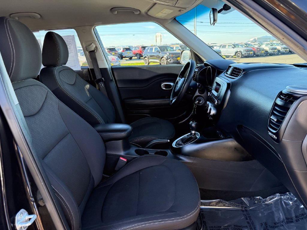 Used 2016 Kia Soul FWD image 12