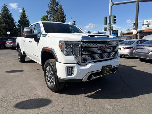 Used 2020 GMC Sierra 3500 Denali w/ Denali Ultimate Package AWD/4WD image 11