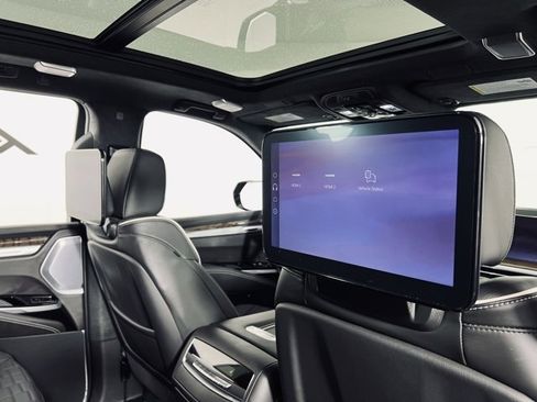 Used 2025 Cadillac Escalade Sport Platinum image 15