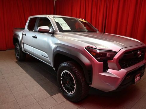 Used 2024 Toyota Tacoma TRD Off-Road image 9
