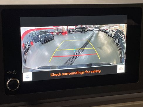 Certified 2025 Toyota Tacoma SR5 AWD/4WD image 25