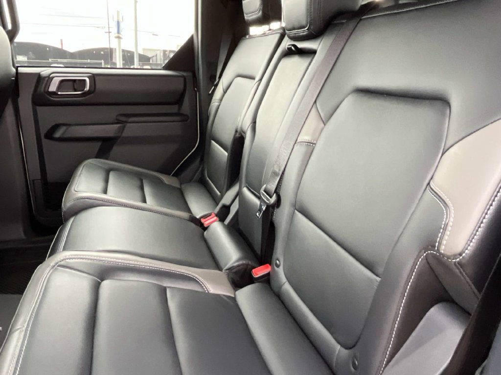 Used 2025 Ford Bronco Outer Banks AWD/4WD image 23