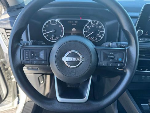 Used 2024 Nissan Rogue SV image 19