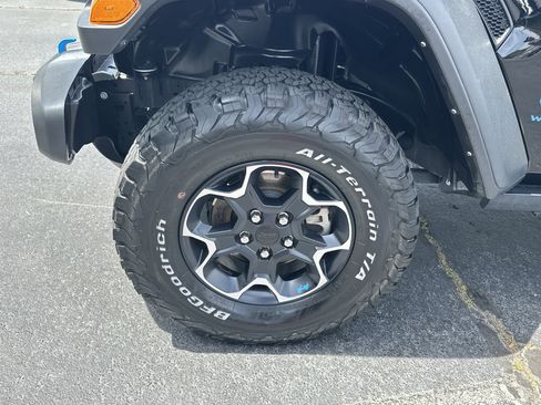 Used 2023 Jeep Wrangler Unlimited Rubicon 4xe w/ Cold Weather Group AWD/4WD image 13