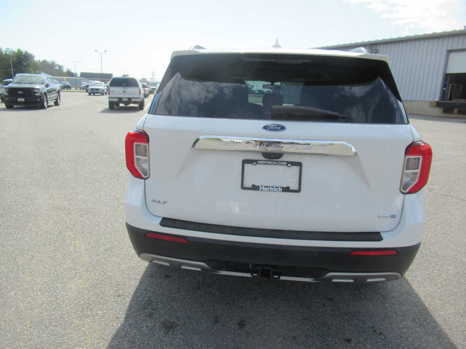Used 2020 Ford Explorer XLT w/ Equipment Group 202A AWD/4WD image 6