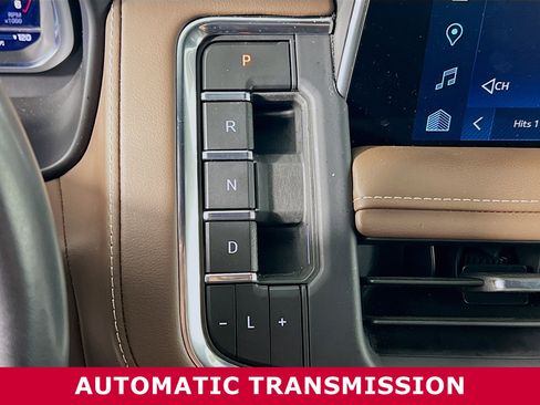 Used 2024 Chevrolet Suburban High Country w/ Advanced Technology Package image 12