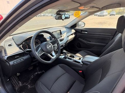 Used 2024 Nissan Altima 2.5 SV image 12