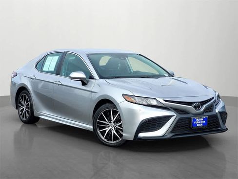 Used 2024 Toyota Camry SE image 8