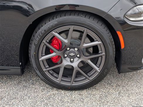 Used 2018 Dodge Charger R/T image 11