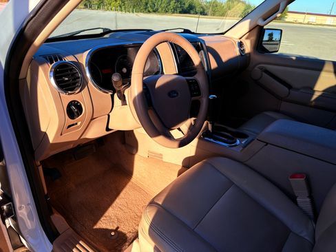 Used 2010 Ford Explorer XLT image 54