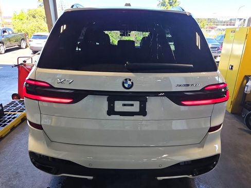 Used 2026 BMW X7 xDrive40i w/ M Sport Package AWD/4WD image 5