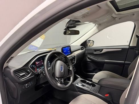 Used 2022 Ford Escape SE w/ SE Sport Appearance Package AWD/4WD image 17