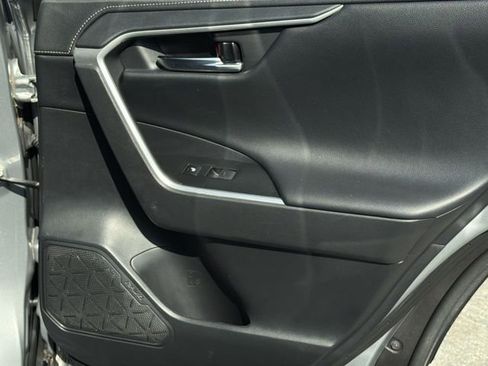 Used 2020 Toyota RAV4 Limited AWD/4WD image 39