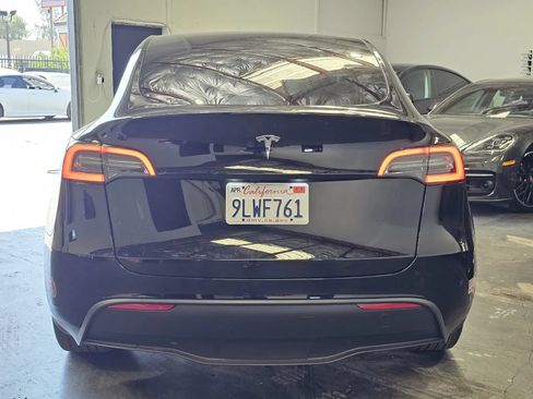 Used 2024 Tesla Model Y 2WD image 3
