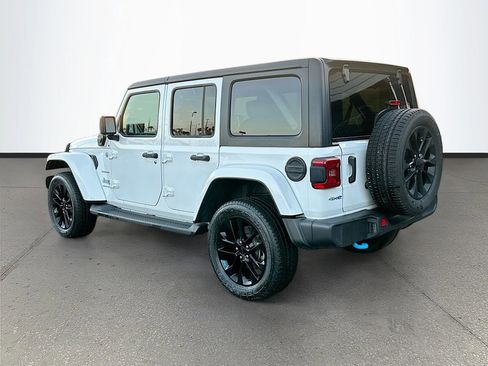 Used 2023 Jeep Wrangler Unlimited Sahara w/ Cold Weather Group image 5