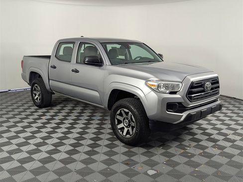 Used 2018 Toyota Tacoma SR image 9