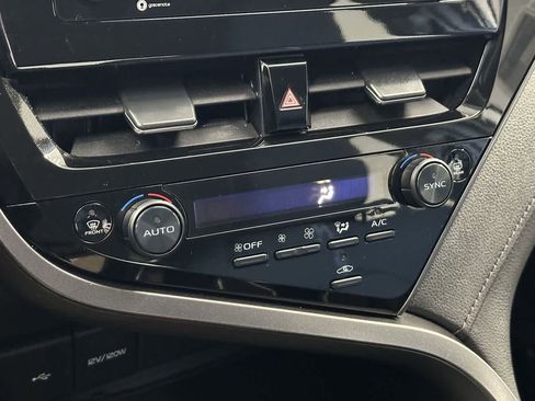 Used 2022 Toyota Camry LE image 19