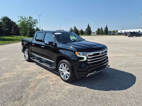 Used 2023 Chevrolet Silverado 1500 High Country w/ High Country Premium Package AWD/4WD image 3