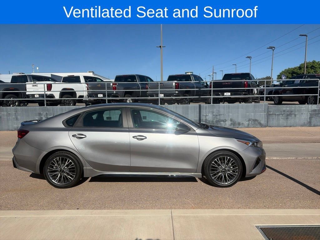 Used 2023 Kia Forte GT-Line w/ GT-Line Premium Package FWD image 4