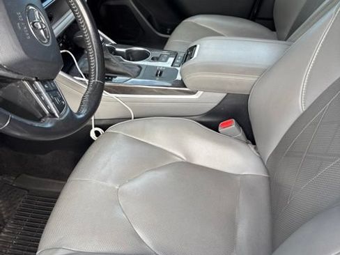 Used 2020 Toyota Highlander Platinum AWD/4WD image 3