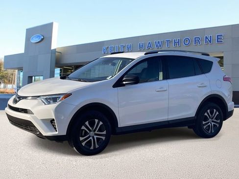Used 2017 Toyota RAV4 LE FWD image 4