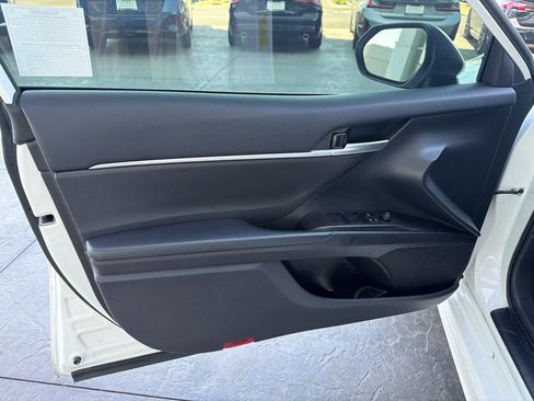 Used 2023 Toyota Camry SE FWD image 8