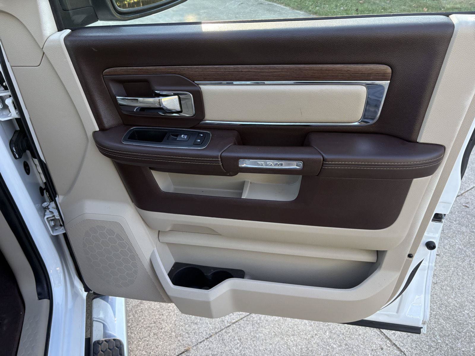 Used 2016 RAM 1500 Laramie w/ Convenience Group AWD/4WD image 17