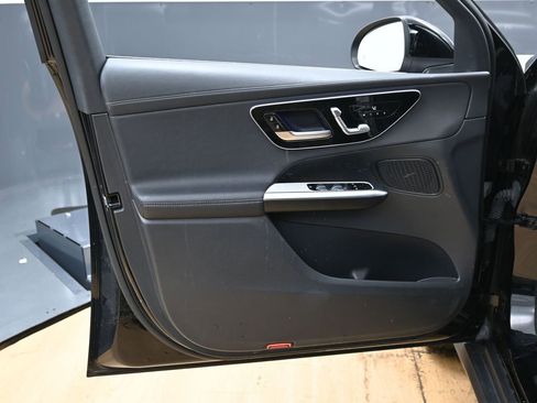 Used 2024 Mercedes-Benz GLC 300 4MATIC image 42