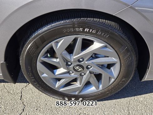 Used 2024 Hyundai Elantra SEL image 19