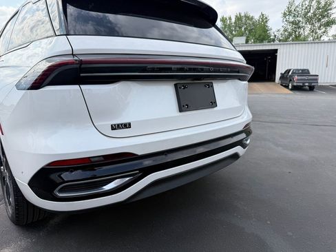 Used 2024 Lincoln Nautilus Reserve w/ Equipment Group 202A AWD/4WD image 8