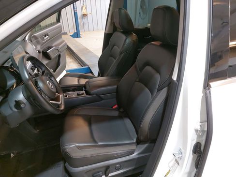 Used 2023 Nissan Pathfinder SL w/ SL Premium Package AWD/4WD image 16